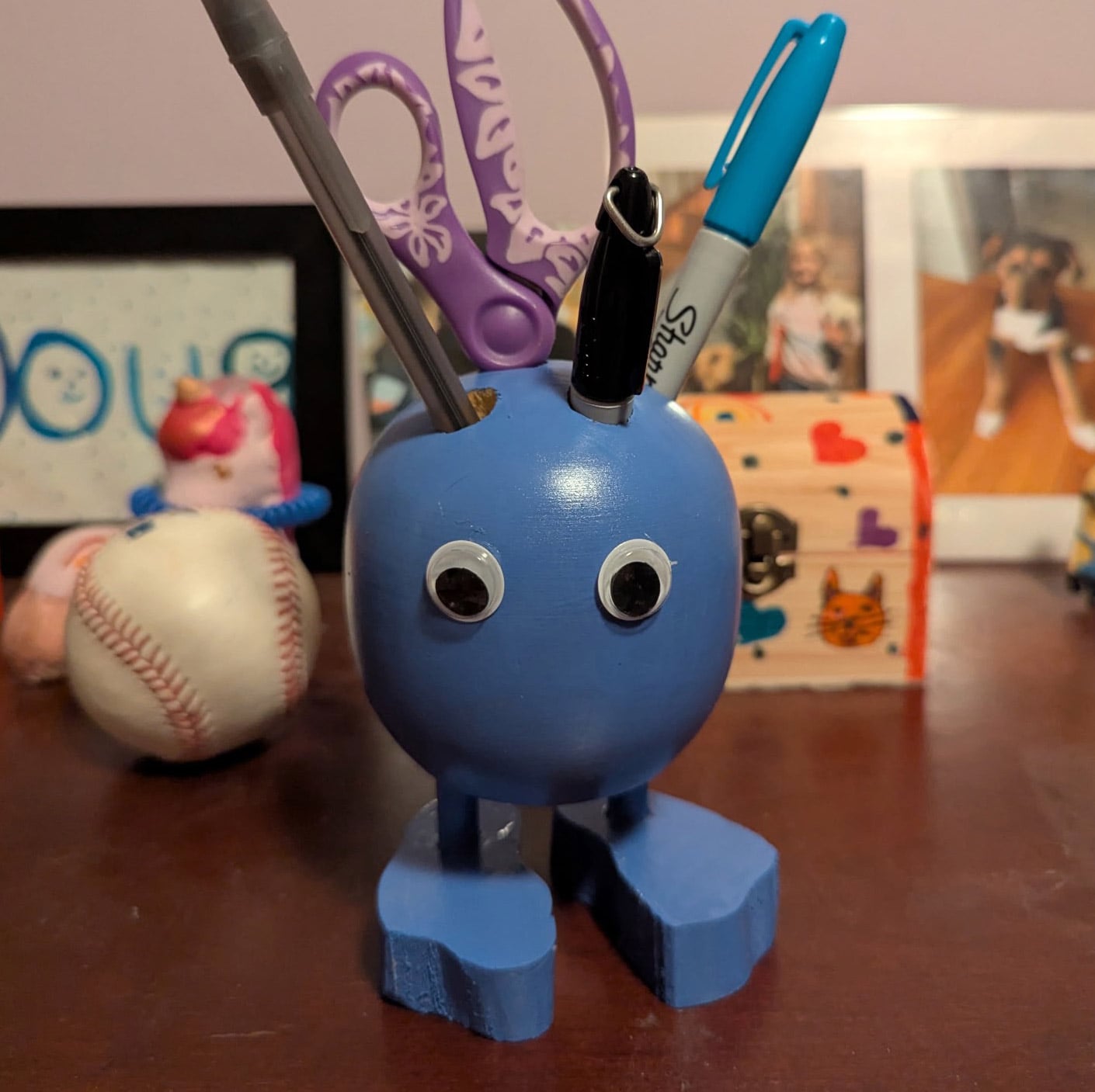 Kid's Humanoid Thingy Desktop Organizer
